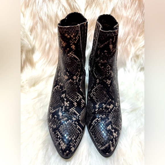Steve Madden Black and Gray Ankle Booties Snakeskin Print - Picture 1 of 8
